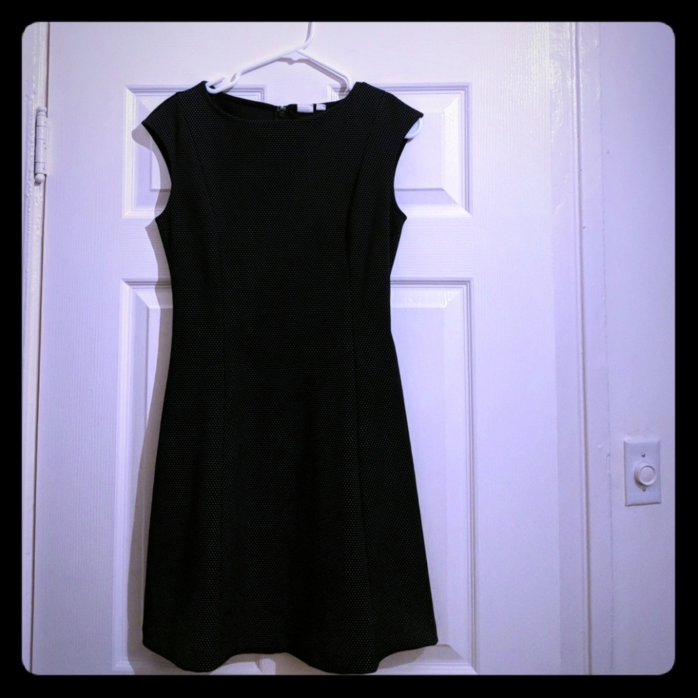 Gap size 4 black and white polka dot dress